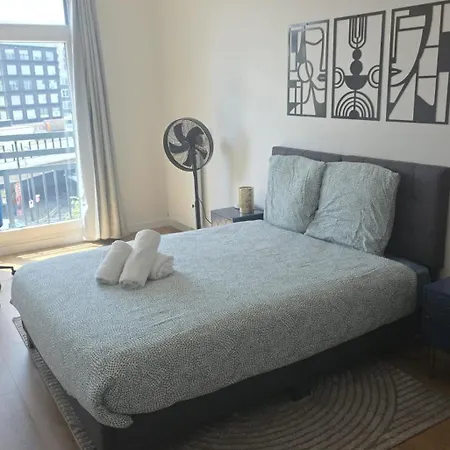 Spacious 2br Flat With Balcony In The Greater Paris Area 아파트