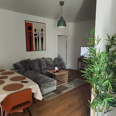 아파트 Spacious 2br Flat With Balcony In The Greater Paris Area *