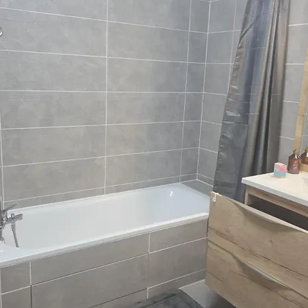 Apartamento Spacious 2br Flat With Balcony In The Greater Paris Area *