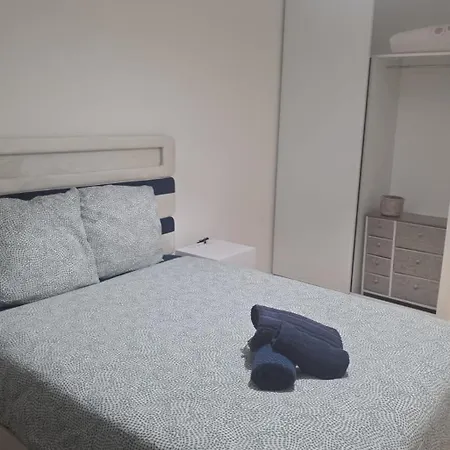 Spacious 2br Flat With Balcony In The Greater Paris Area 아파트