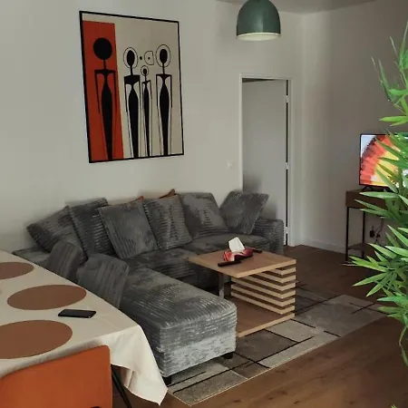 아파트 Spacious 2br Flat With Balcony In The Greater Paris Area 생투앙